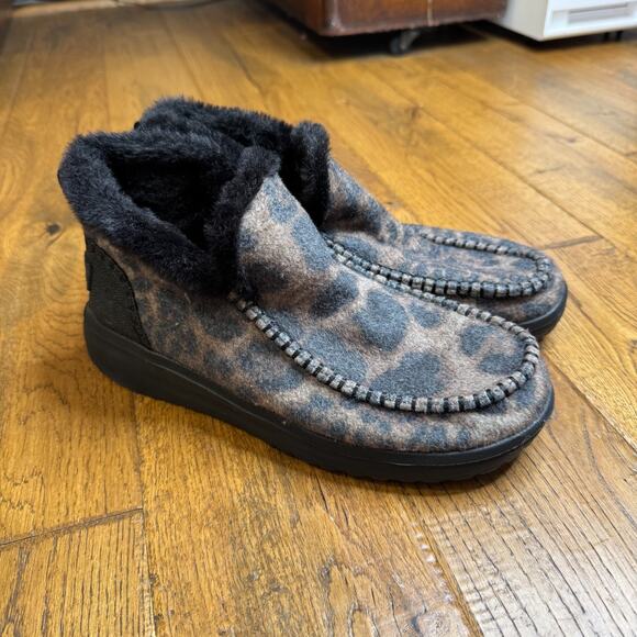 Hey Dude Denny Leopard Animal Print Fur Wool Slip On Booties Women’s Size 8 - Picture 3 of 6